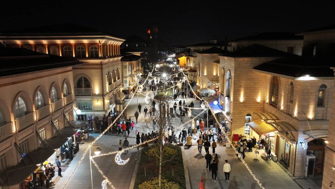 Konya'da "bin aydan daha hayırlı gece" idrak edildi: Camiler doldu, taştı 4